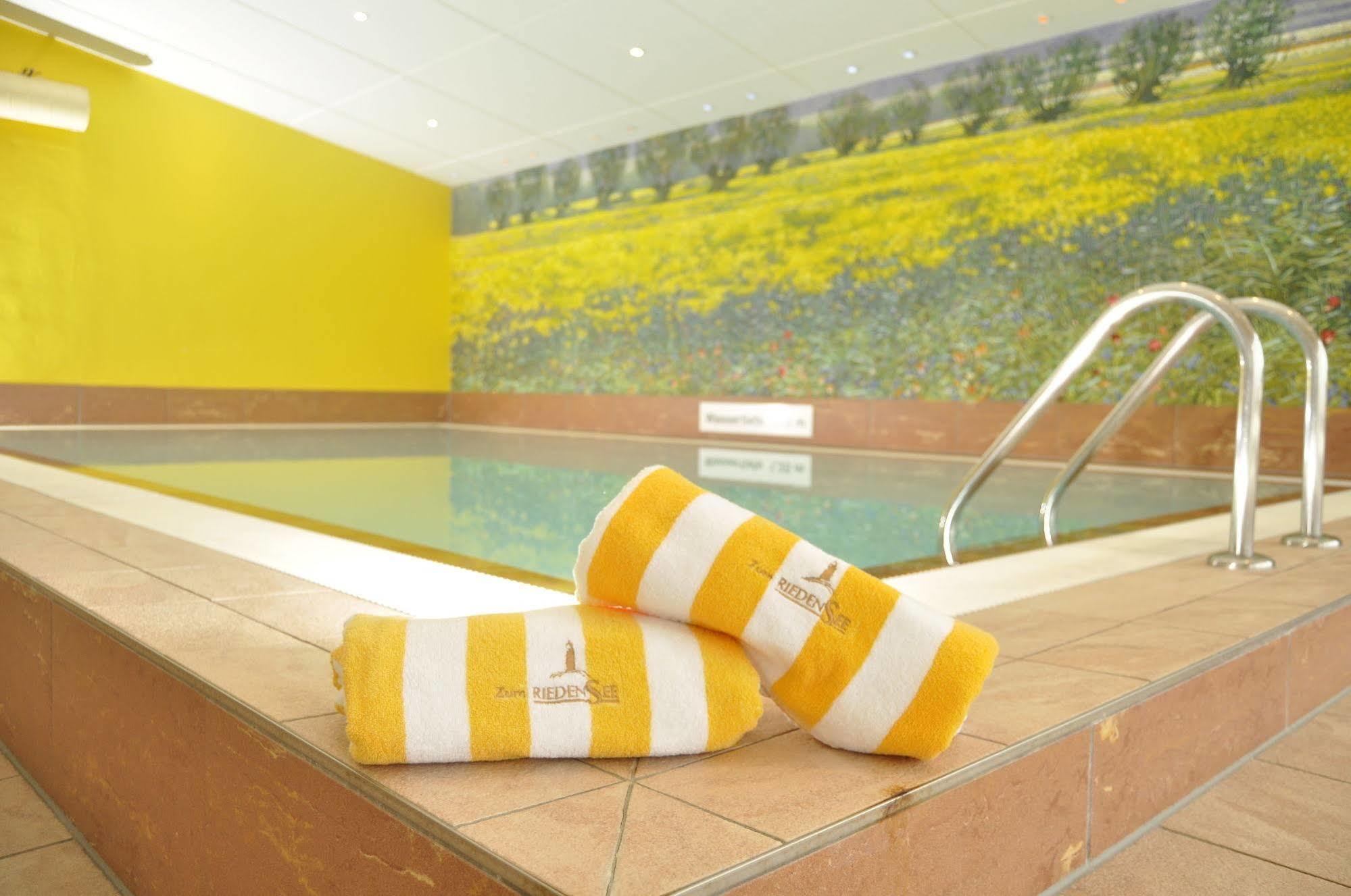 Pension Zum Riedensee Bastorf エクステリア 写真